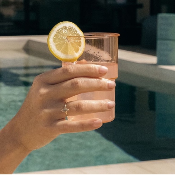 Kate Spade Lemon Pitcher Set w 2 Cups Lemonade Stand Hostess Gift Acrylic NIB - Picture 2 of 9